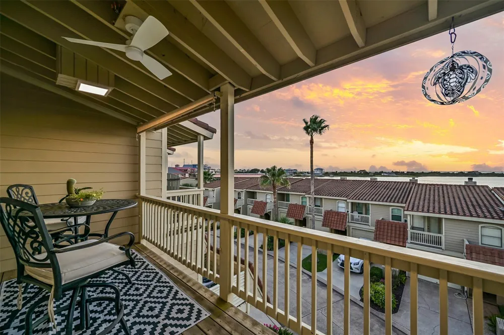 30 Dana Drive Galveston, TX 77554