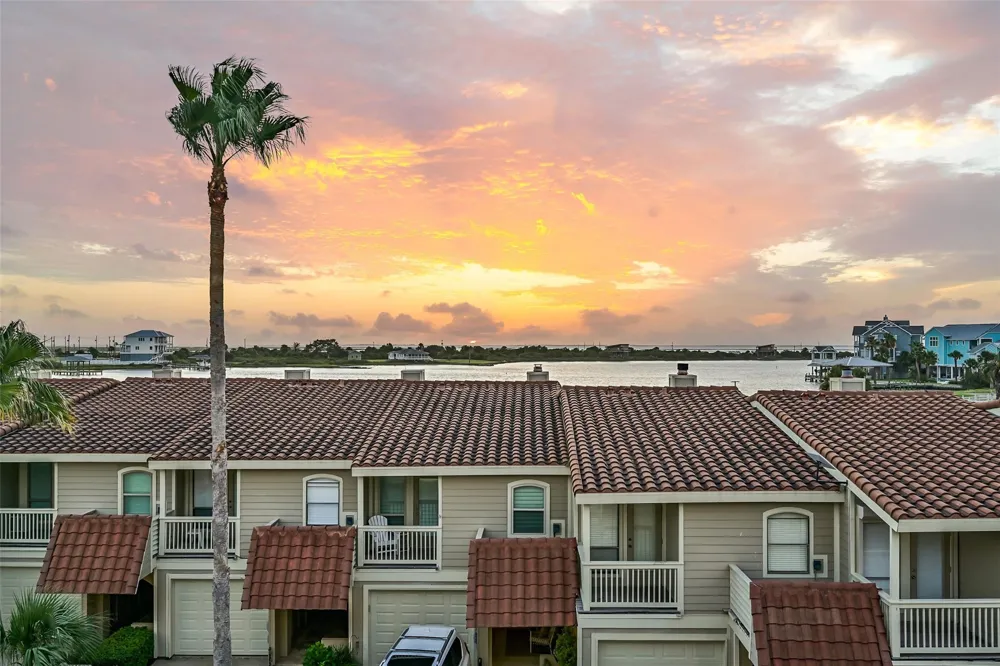 30 Dana Drive Galveston, TX 77554