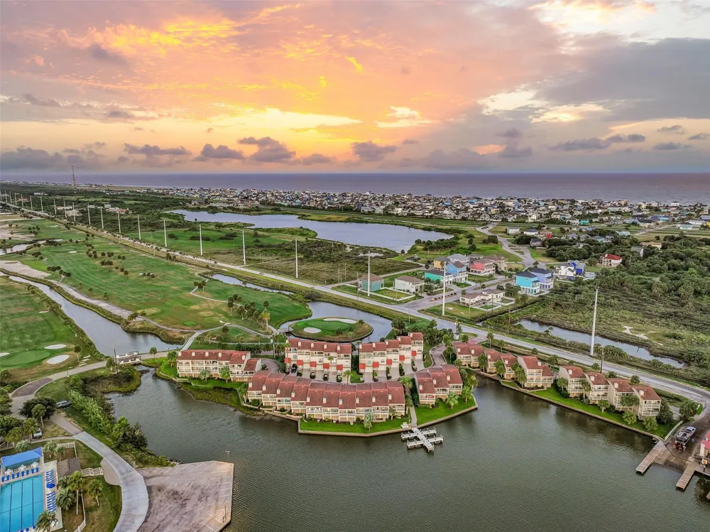 30 Dana Drive Galveston, TX 77554