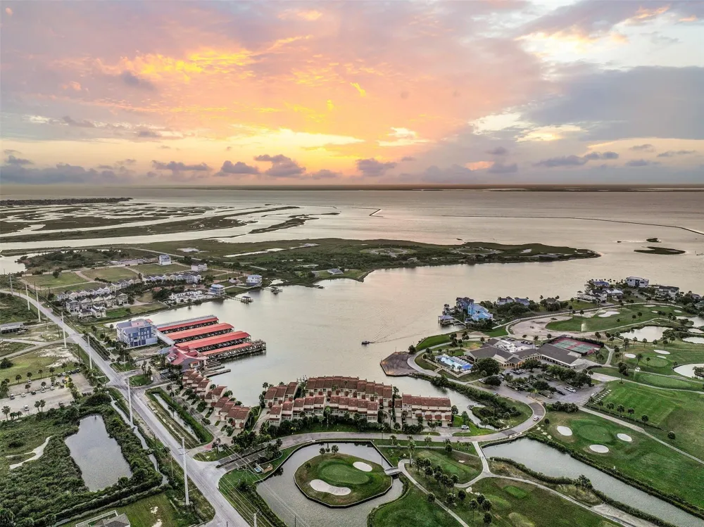 30 Dana Drive Galveston, TX 77554