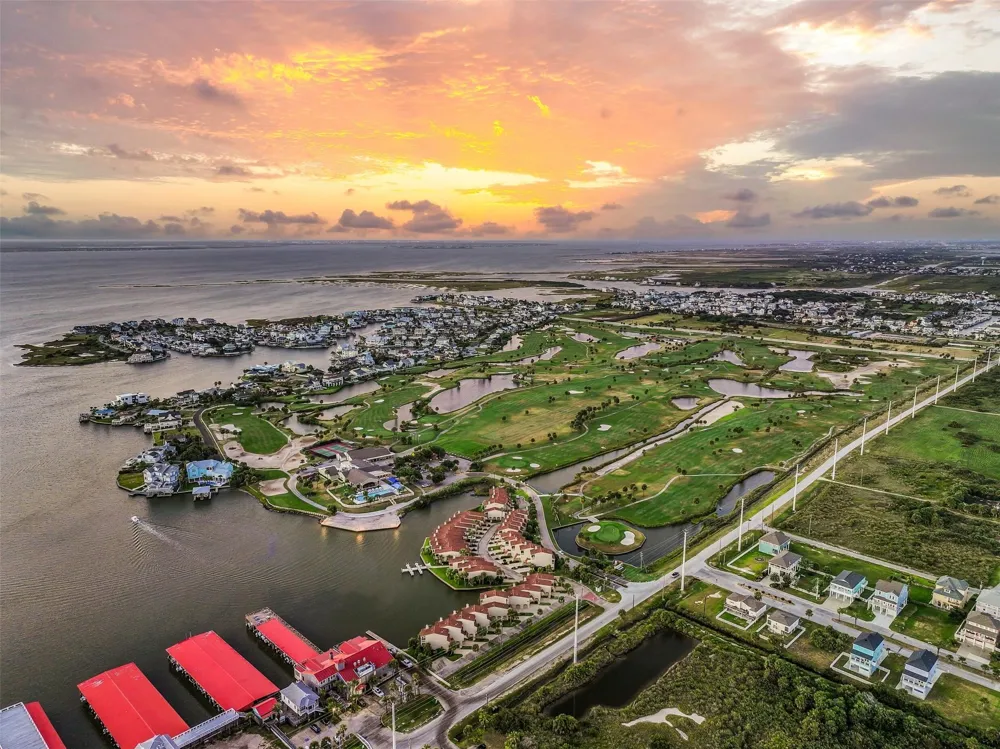 30 Dana Drive Galveston, TX 77554