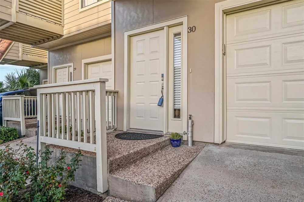 30 Dana Drive Galveston, TX 77554