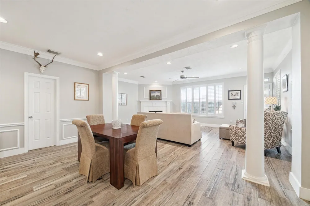 5242 Eigel Street Houston, TX 77007