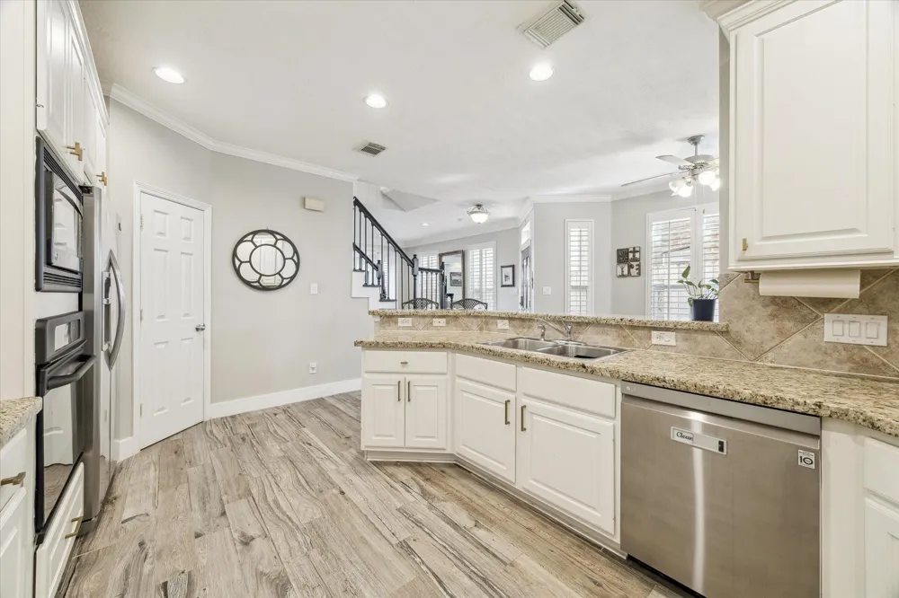 5242 Eigel Street Houston, TX 77007