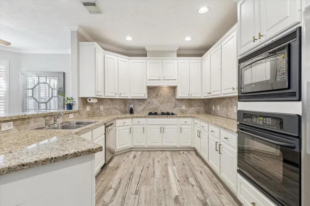 5242 Eigel Street Houston, TX 77007