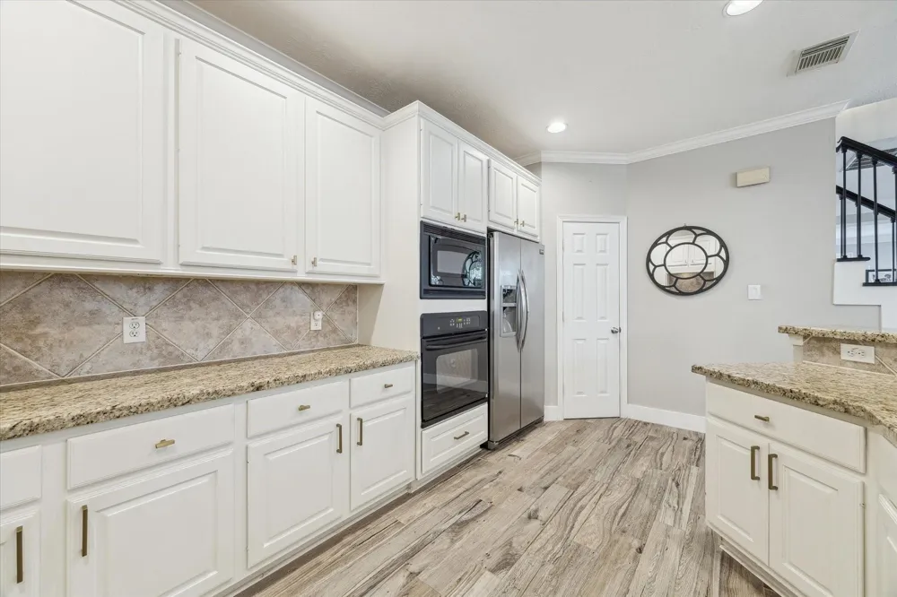 5242 Eigel Street Houston, TX 77007