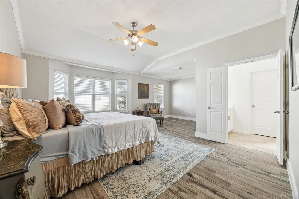 5242 Eigel Street Houston, TX 77007
