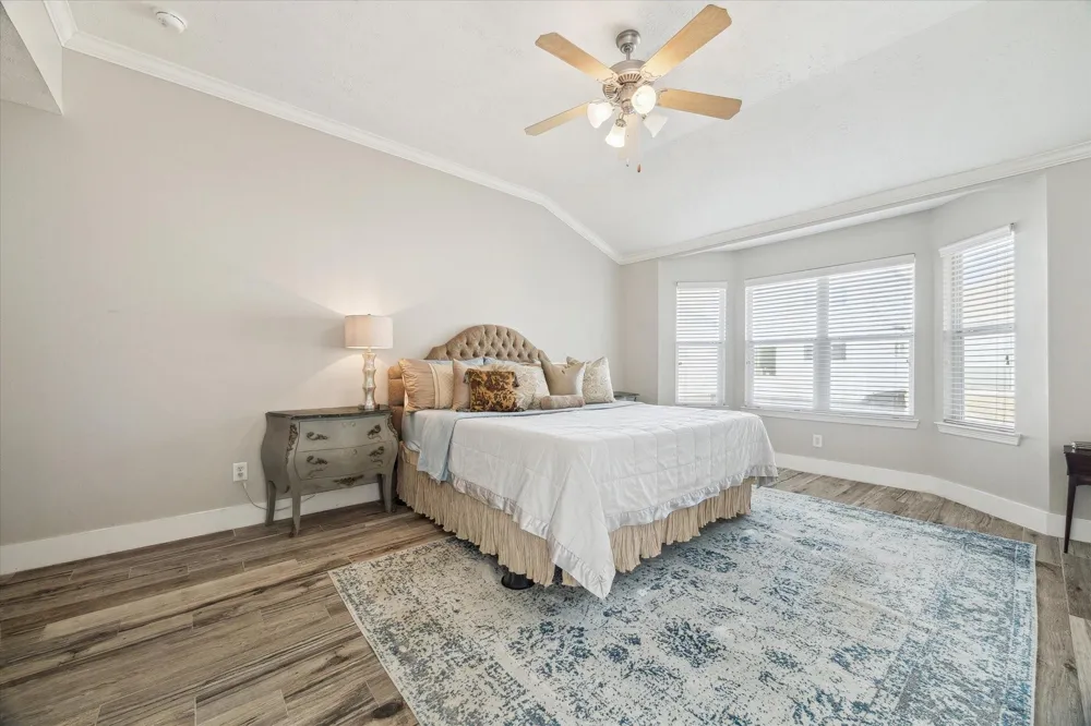 5242 Eigel Street Houston, TX 77007