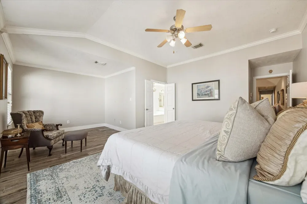 5242 Eigel Street Houston, TX 77007