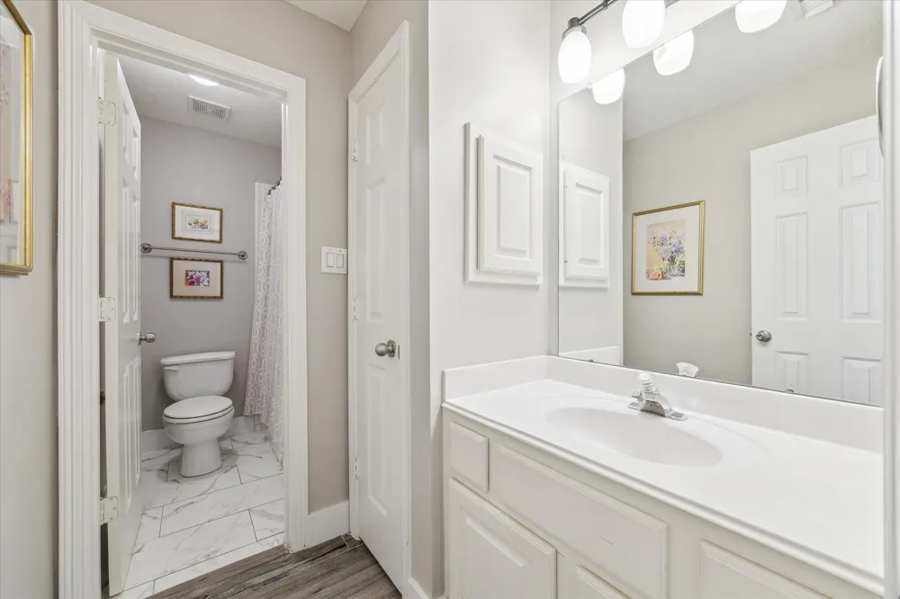 5242 Eigel Street Houston, TX 77007