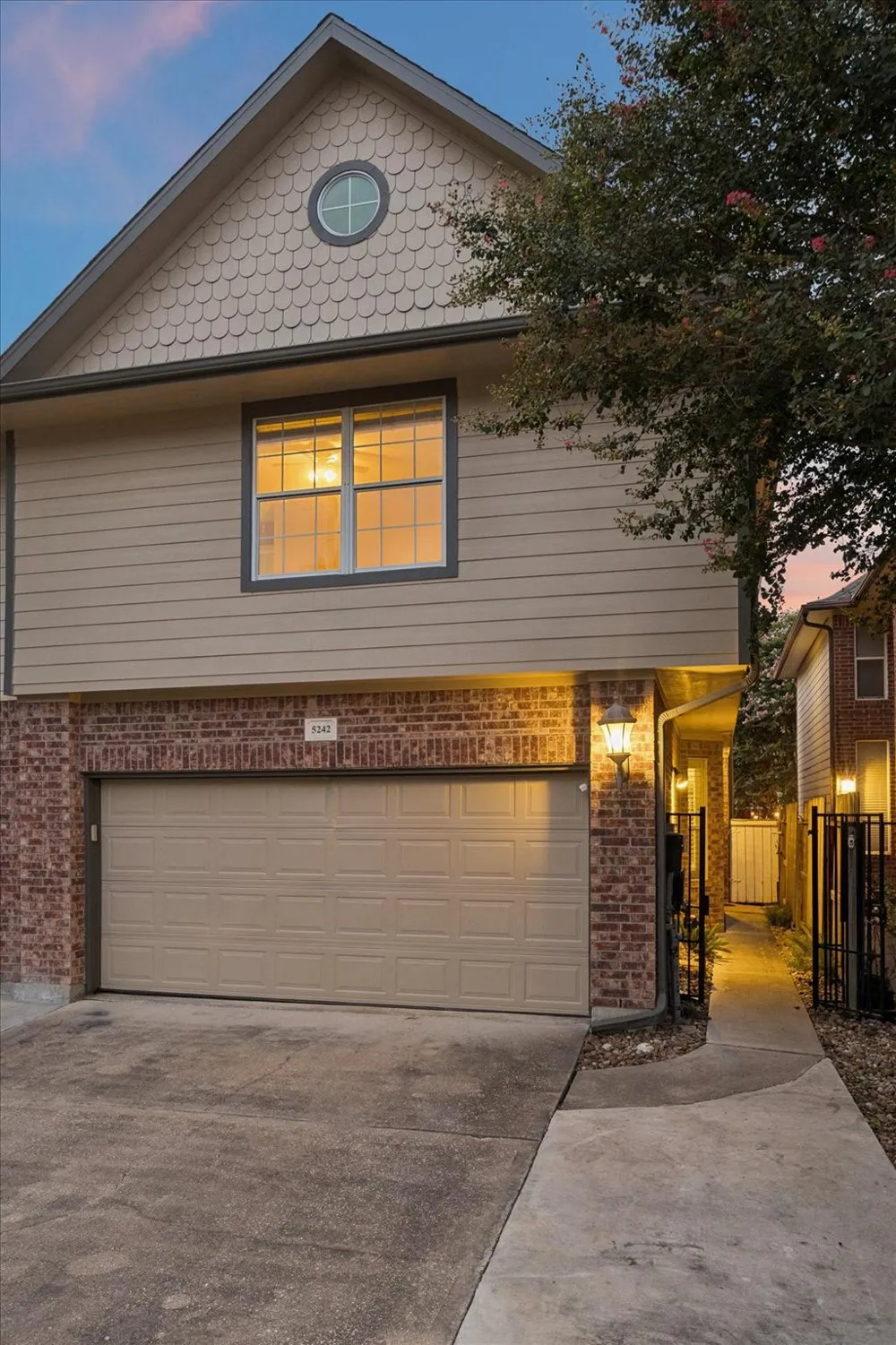 5242 Eigel Street Houston, TX 77007