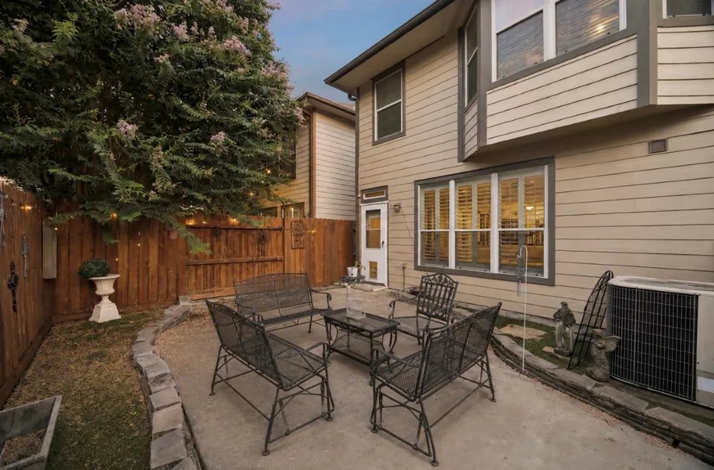 5242 Eigel Street Houston, TX 77007