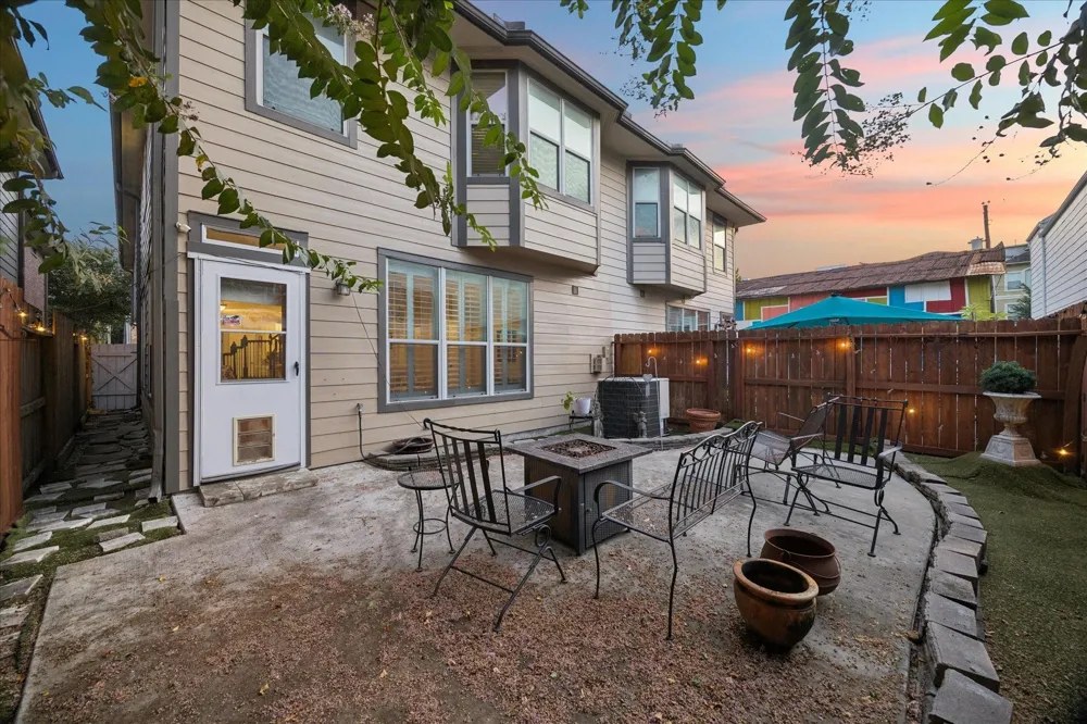 5242 Eigel Street Houston, TX 77007