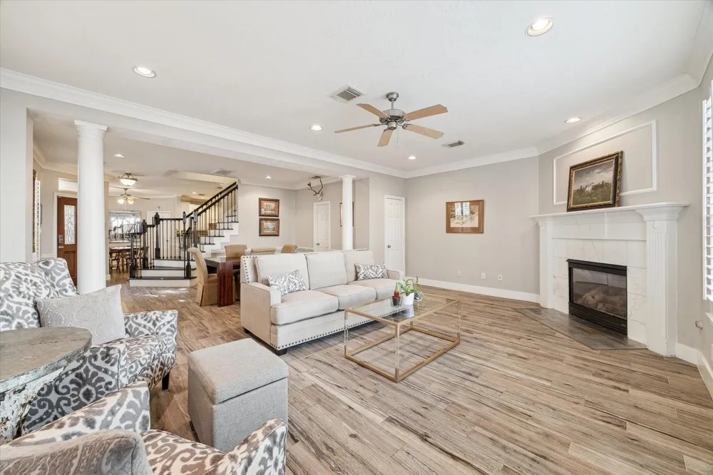 5242 Eigel Street Houston, TX 77007