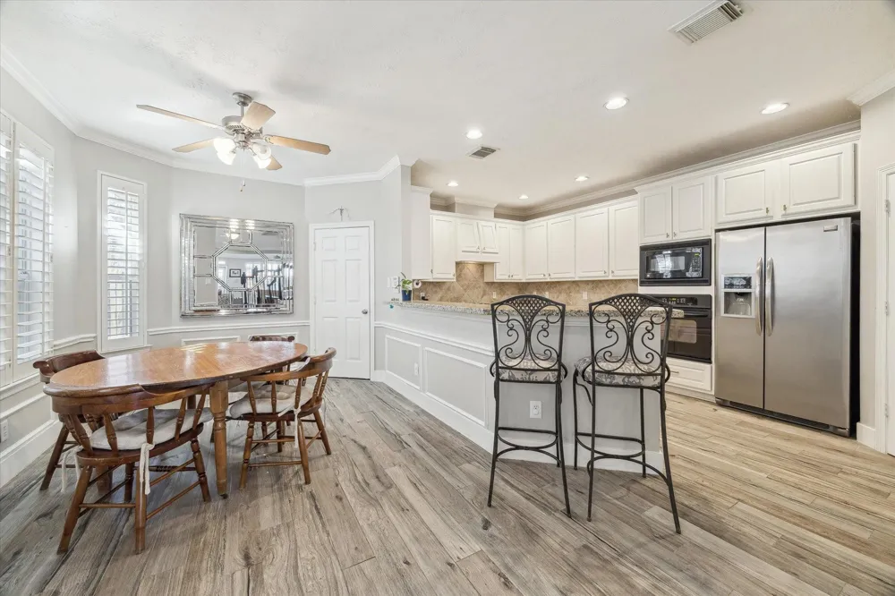 5242 Eigel Street Houston, TX 77007