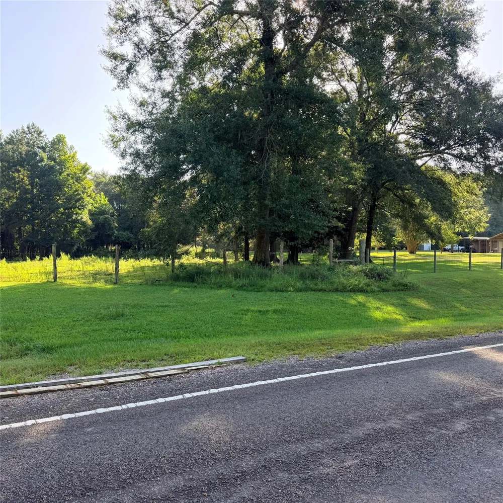Fm 943 E Livingston, TX 77351