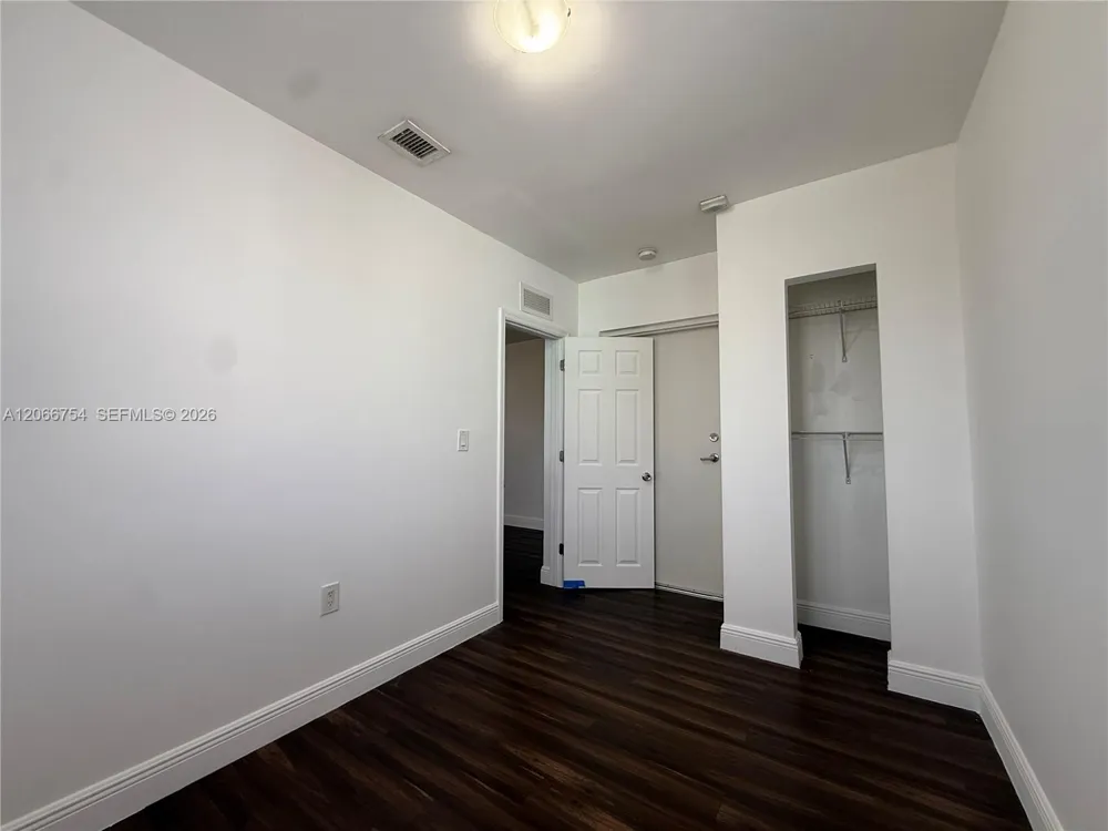 540 NW 7th St #35 Miami, FL 33136