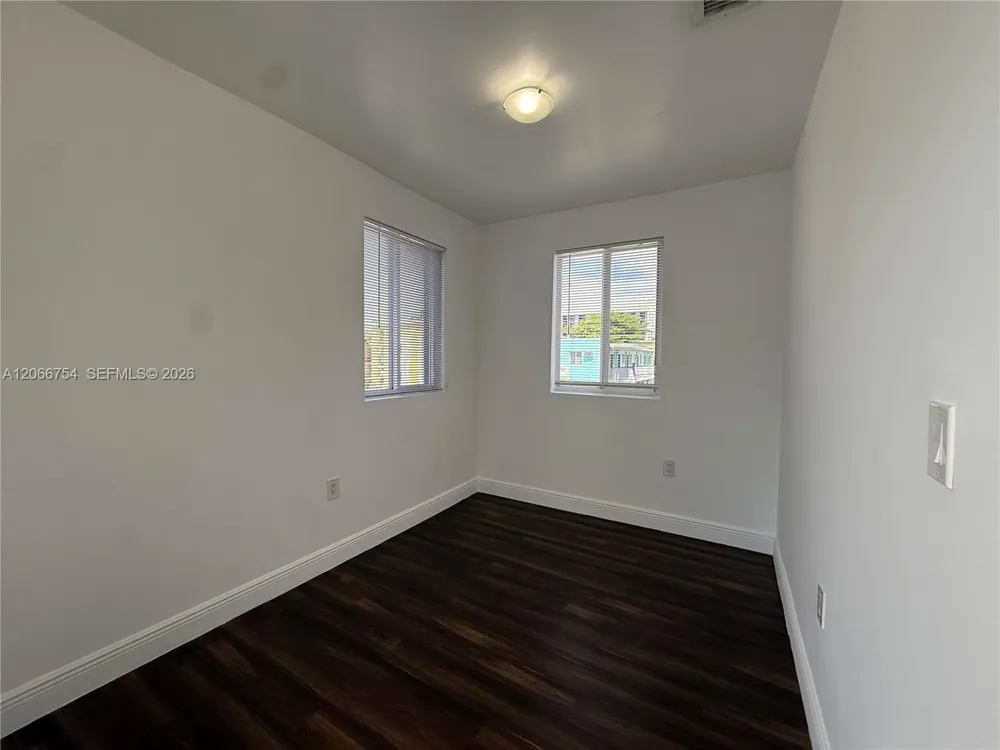 540 NW 7th St #35 Miami, FL 33136