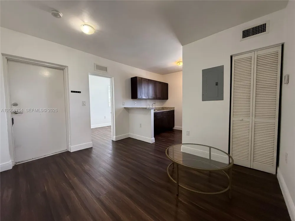540 NW 7th St #35 Miami, FL 33136