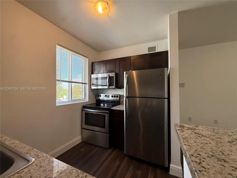 540 NW 7th St #35 Miami, FL 33136