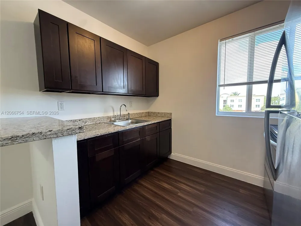 540 NW 7th St #35 Miami, FL 33136