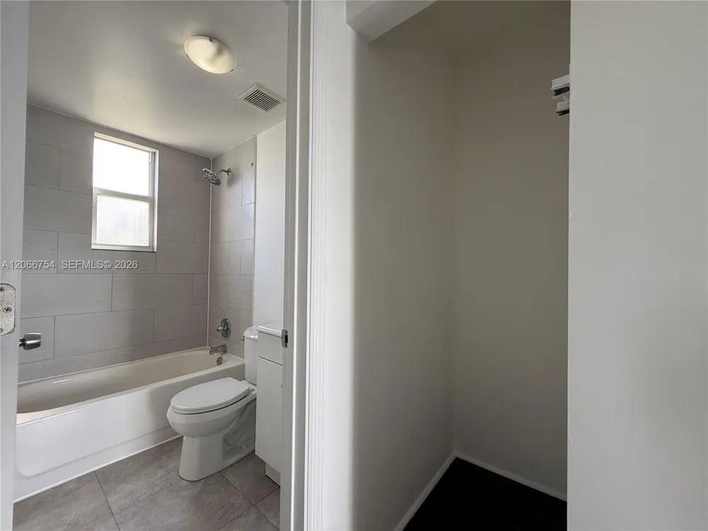 540 NW 7th St #35 Miami, FL 33136