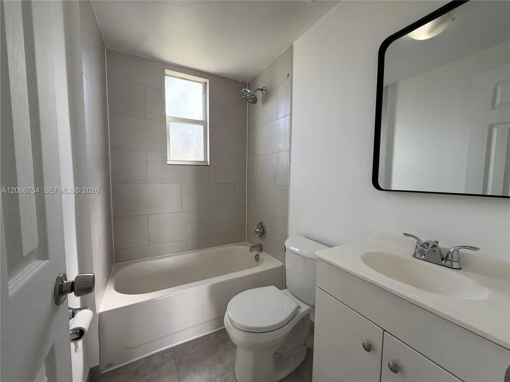 540 NW 7th St #35 Miami, FL 33136
