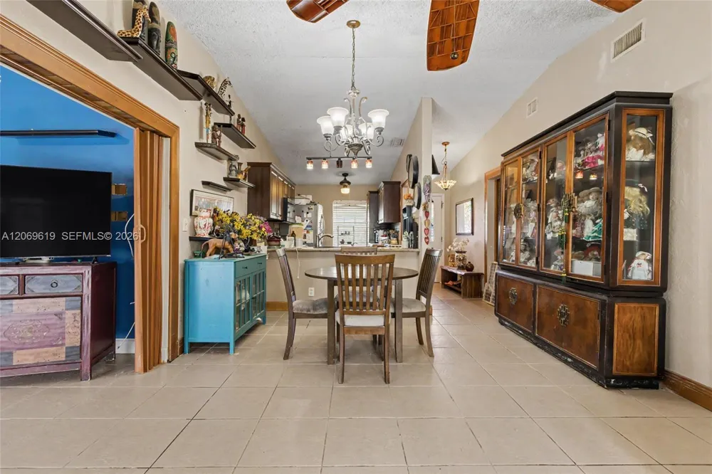 5510 S Lakewood Cir S #A Margate, FL 33063