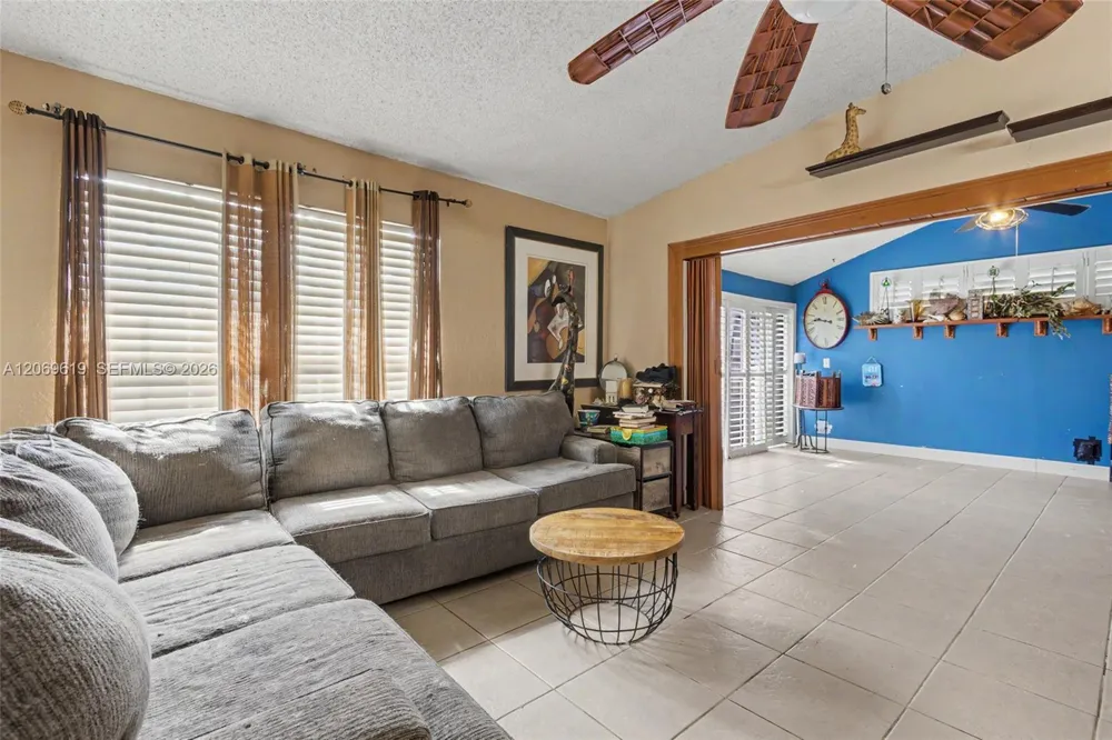5510 S Lakewood Cir S #A Margate, FL 33063