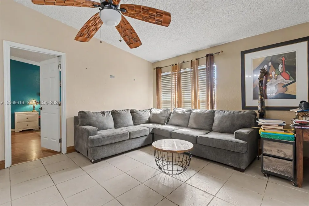 5510 S Lakewood Cir S #A Margate, FL 33063