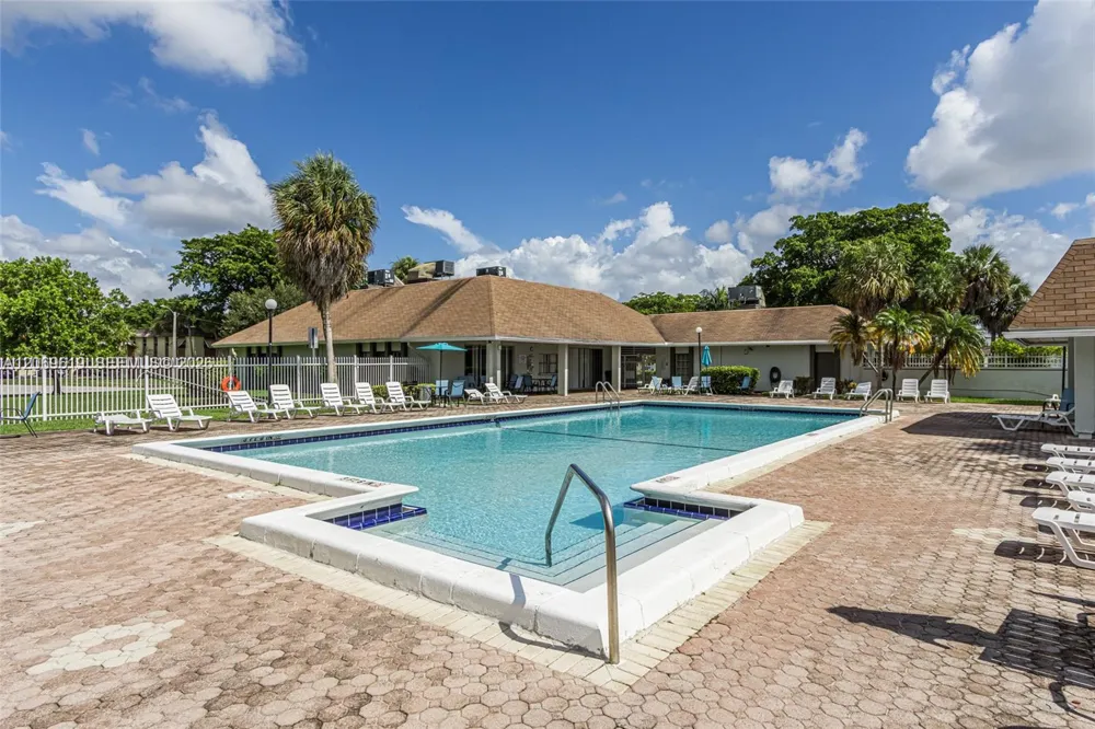 5510 S Lakewood Cir S #A Margate, FL 33063