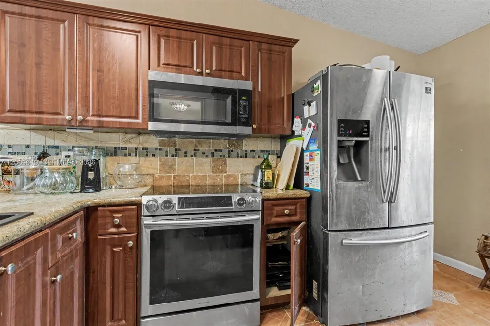 5510 S Lakewood Cir S #A Margate, FL 33063