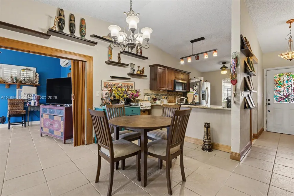 5510 S Lakewood Cir S #A Margate, FL 33063