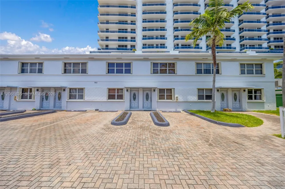 7801 HISPANOLA AV #4 North Bay Village, FL 33141