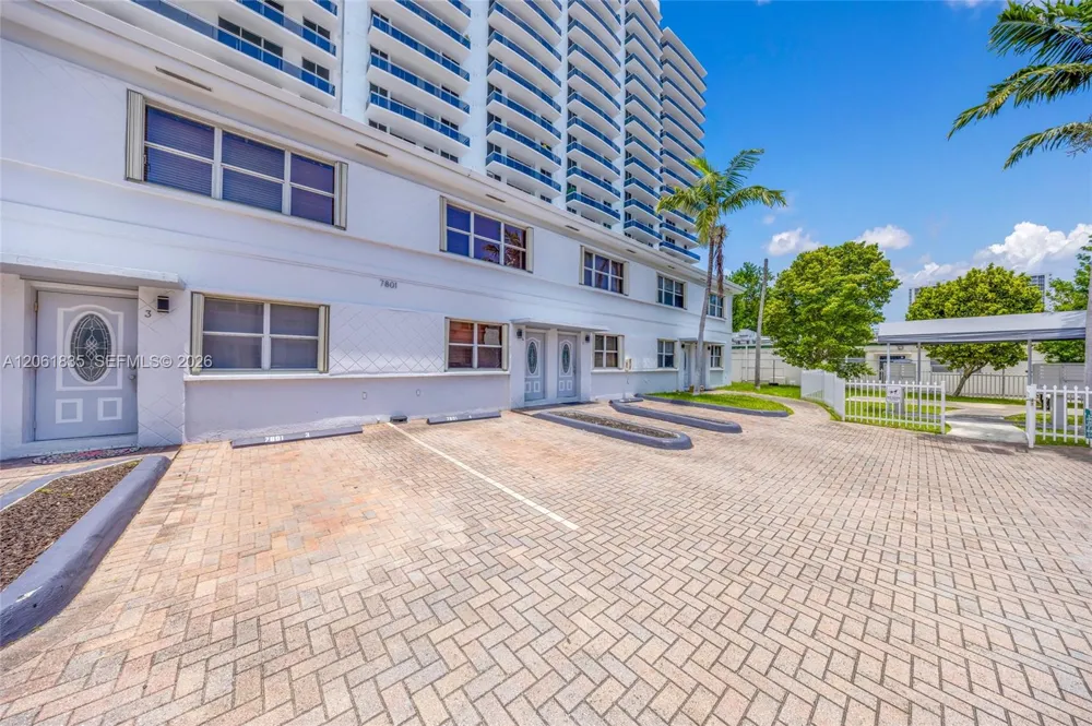 7801 HISPANOLA AV #4 North Bay Village, FL 33141