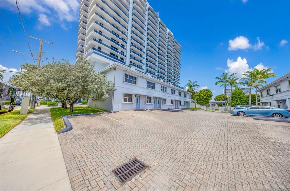 7801 HISPANOLA AV #4 North Bay Village, FL 33141