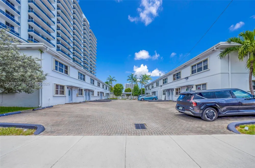 7801 HISPANOLA AV #4 North Bay Village, FL 33141