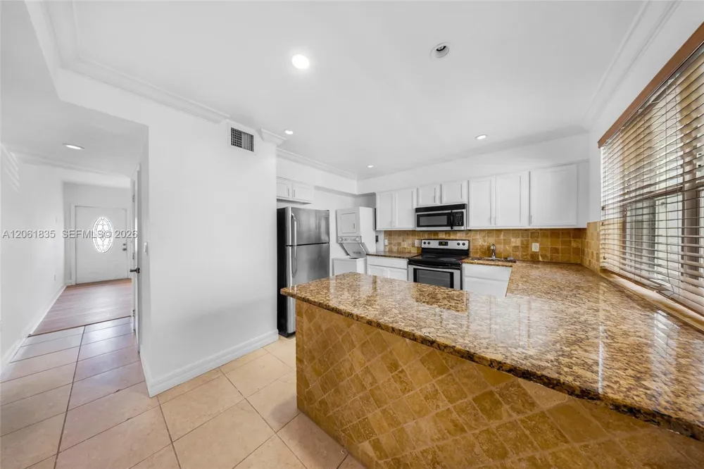 7801 HISPANOLA AV #4 North Bay Village, FL 33141