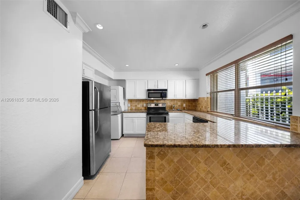 7801 HISPANOLA AV #4 North Bay Village, FL 33141