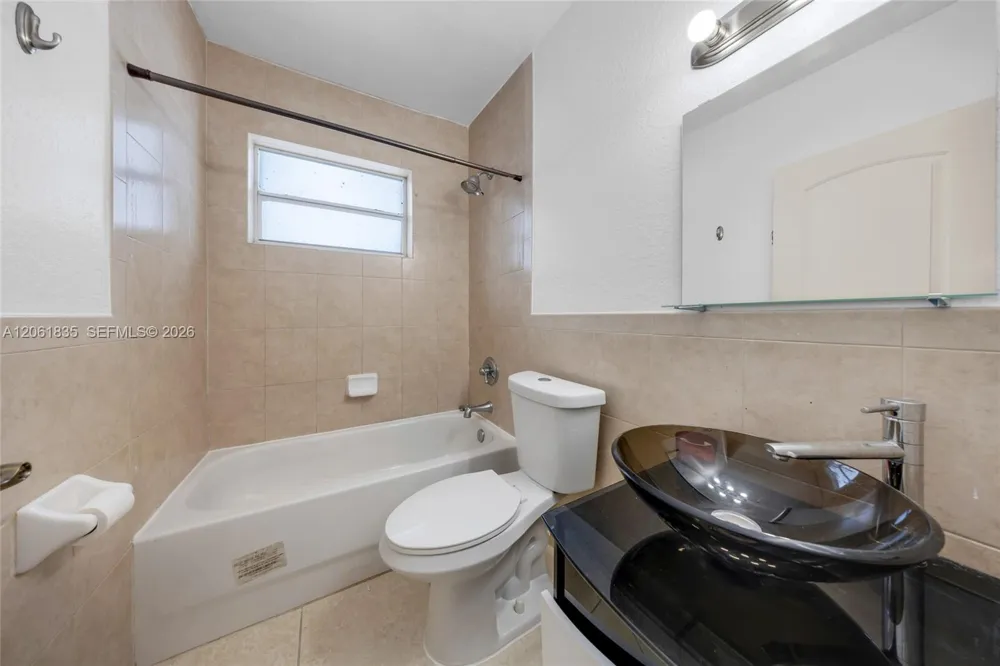 7801 HISPANOLA AV #4 North Bay Village, FL 33141