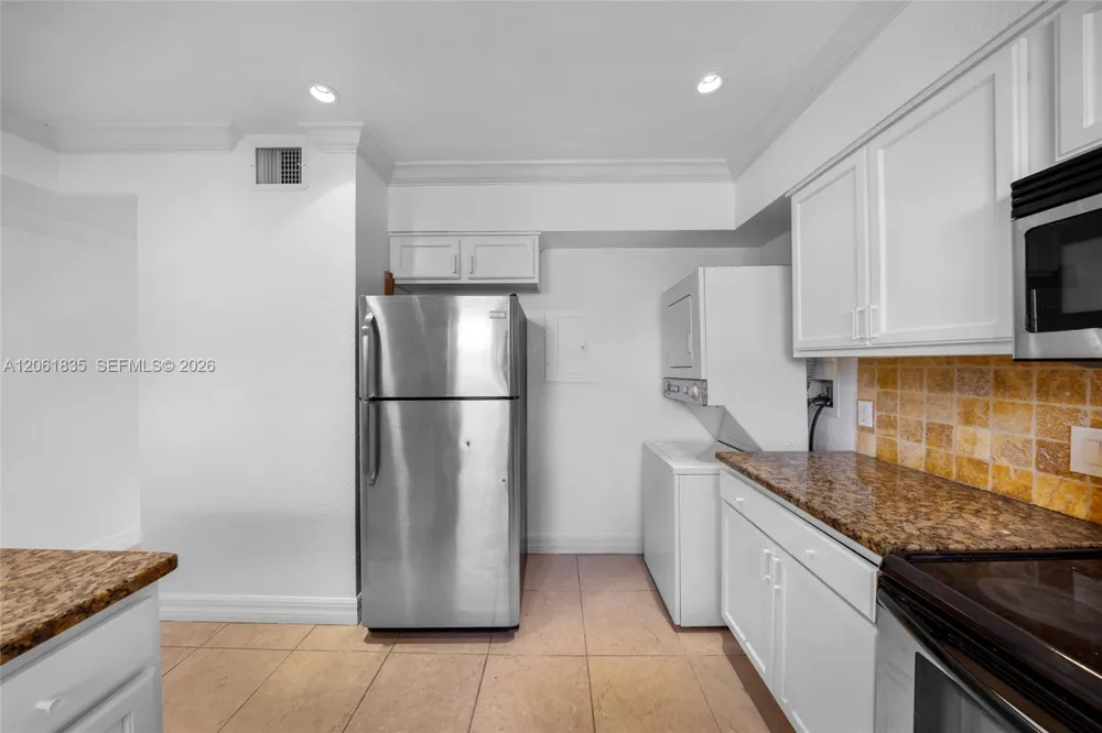 7801 HISPANOLA AV #4 North Bay Village, FL 33141