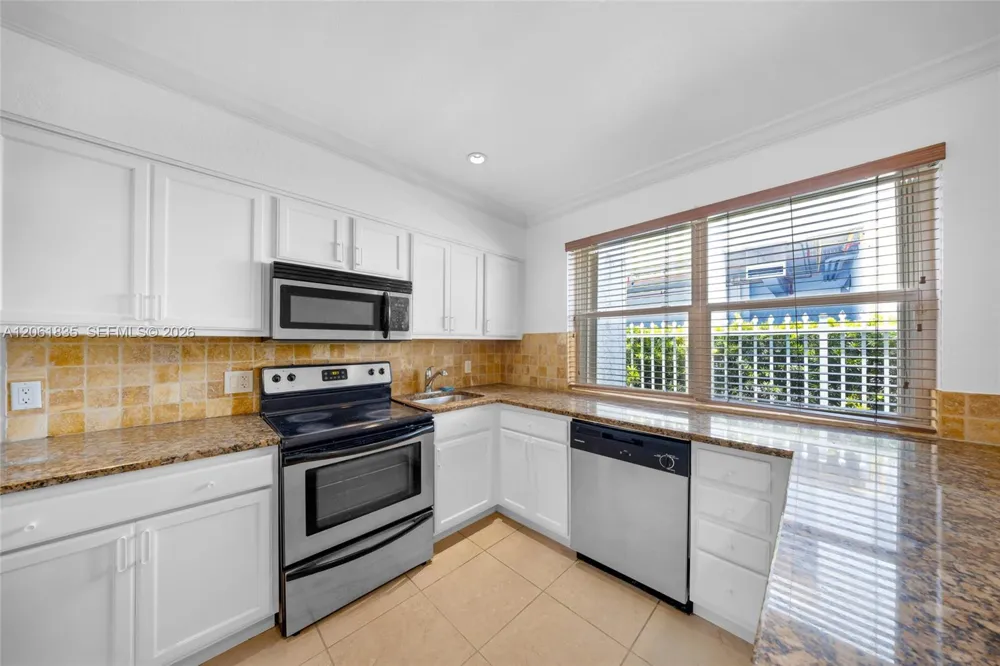 7801 HISPANOLA AV #4 North Bay Village, FL 33141