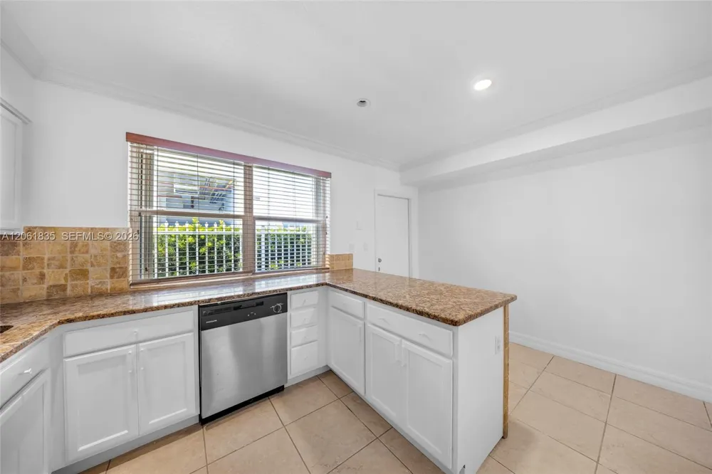 7801 HISPANOLA AV #4 North Bay Village, FL 33141