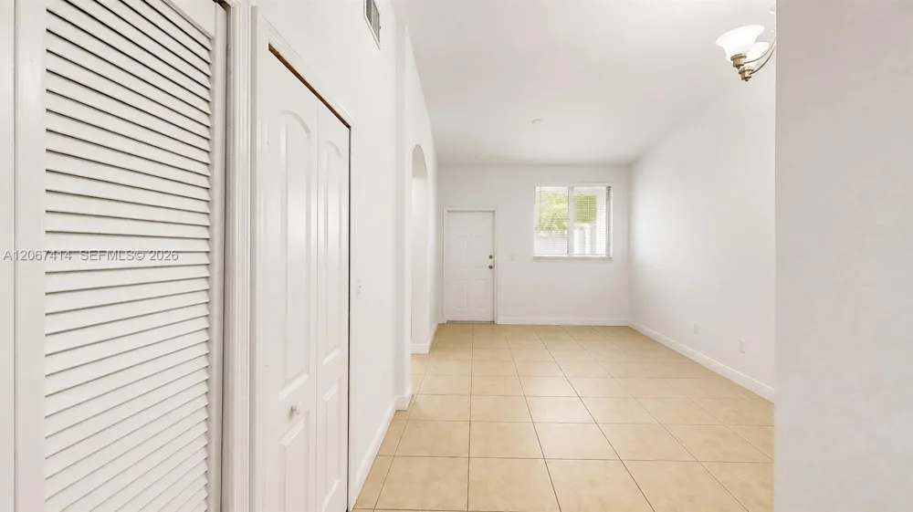 1652 SE 28th St #200 Homestead, FL 33035