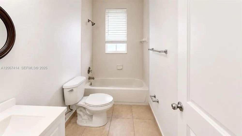 1652 SE 28th St #200 Homestead, FL 33035