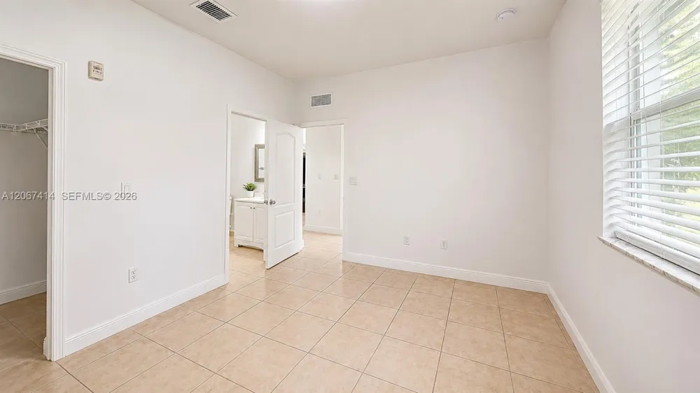 1652 SE 28th St #200 Homestead, FL 33035
