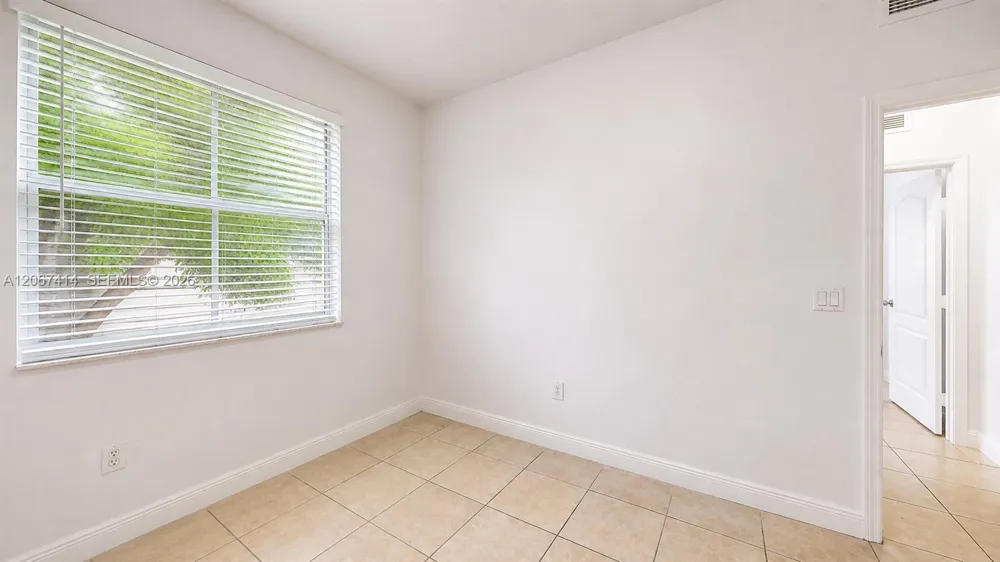 1652 SE 28th St #200 Homestead, FL 33035