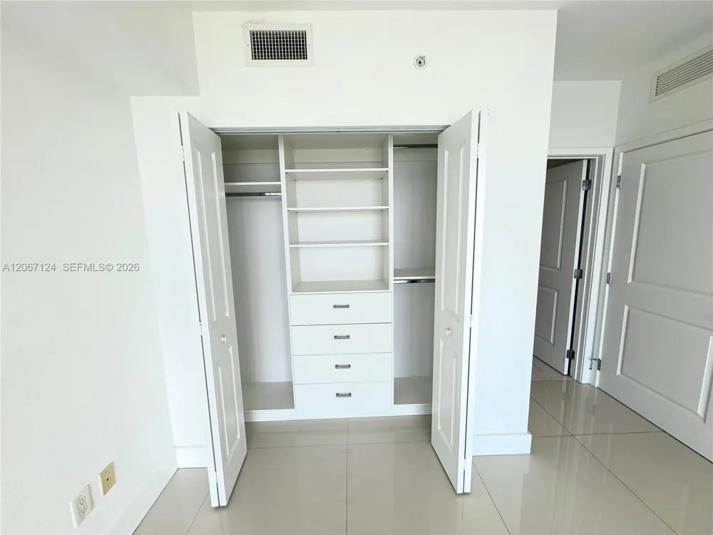 400 Sunny Isles Blvd #1221 Sunny Isles Beach, FL 33160