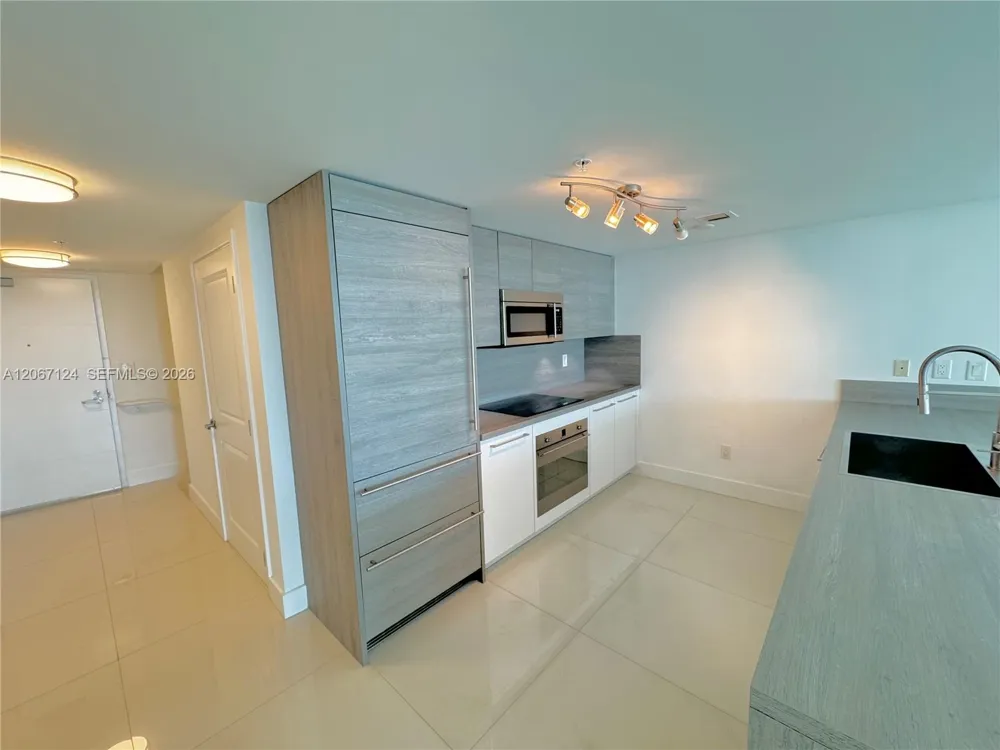 400 Sunny Isles Blvd #1221 Sunny Isles Beach, FL 33160