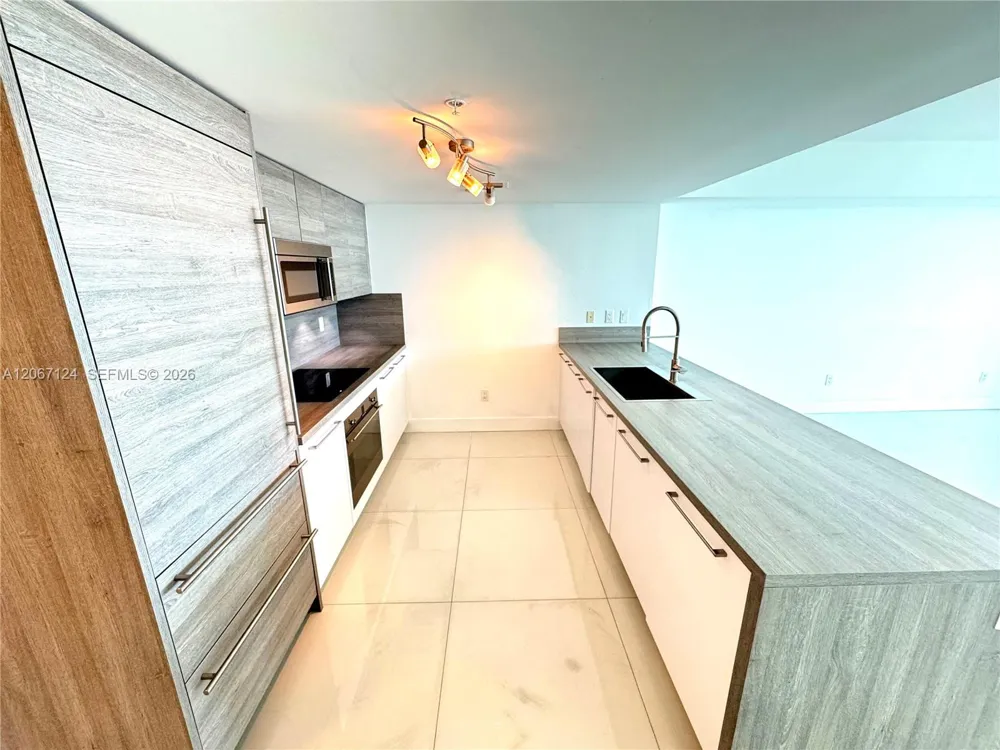 400 Sunny Isles Blvd #1221 Sunny Isles Beach, FL 33160
